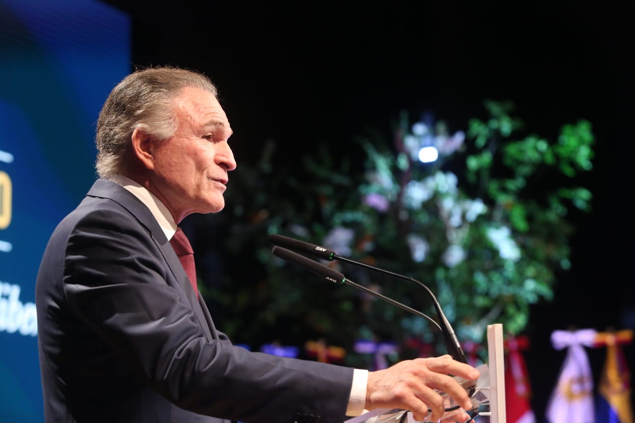 El eclipse de la política y el auge de los extremos 