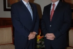 Dionisio Gutiérrez con el presidente de Colombia (1998-2002), Andrés Pastrana. 19 de octubre de 2008
