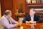 Dionisio Gutiérrez con Luis Guillermo Solís, jefe de la Misión de Observación Electoral de la OEA