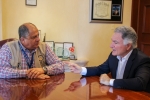 Dionisio Gutiérrez con Luis Guillermo Solís, jefe de la Misión de Observación Electoral de la OEA